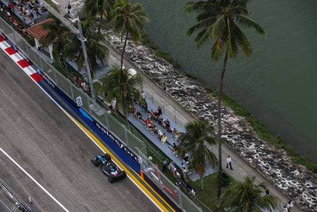 10 GASLY Pierre (fra), Alpine F1 Team A524, action during the Formula 1 Singapore Grand Prix 2024, 18th round of the 2024 Formula One World Championship, WM, Weltmeisterschaft from September 20 to 22, 2024 on the Marina Bay Circuit, in Singapore, Singapore - F1 - SINGAPORE GRAND PRIX 2024 DPPI Panoramic  240921_R18_SINGAPORE_DP_XB5_9841