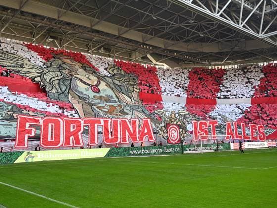 Fans Duesseldorf machen eine Choreographie waehrend des Spiels der 2. Bundesliga zwischen Fortuna Düsseldorf und 1. FC Köln in der Merkur Spiel-Arena am 21. September 2024 in Düsseldorf, Deutschland. (Foto von Ralf Treese DeFodi Images) +++ Fans Duesseldorf doing a choreography during the 2. Bundesliga match between Fortuna Düsseldorf and 1. FC Köln at Merkur Spiel-Arena on September 21, 2024 in Düsseldorf, Germany. (Photo by Ralf Treese DeFodi Images) DFB DFL REGULATIONS PROHIBIT ANY USE OF PHOTOGRAPHS AS IMAGE SEQUENCES AND OR QUASI-VIDEO. Defodi-521_DUSKOE20240921_013