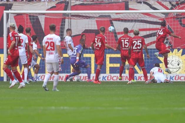 21.09.2024, 2. Fußball Bundesliga, Fortuna Düsseldorf - 1. FC Köln, Merkur Spiel-Arena, Saison 2024 2025: Torjubel nach dem 1:0 durch Leart Pacarada (1.FC Köln 17) DFB regulations prohibit any use of photographs as image sequences and or quasi-video. Nordrhein-Westfalen Deutschland