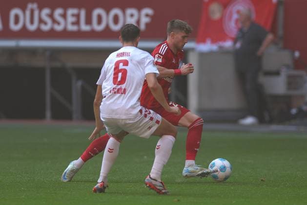 21.09.2024, 2. Fußball Bundesliga, Fortuna Düsseldorf - 1. FC Köln, Merkur Spiel-Arena, Saison 2024 2025: Tim Rossmann (Fortuna Düsseldorf 21) Eric Martel (1.FC Köln 6) DFB regulations prohibit any use of photographs as image sequences and or quasi-video. Nordrhein-Westfalen Deutschland