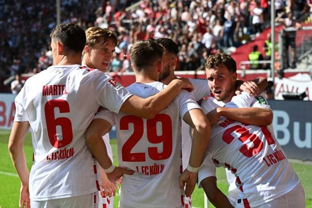 Linton Maina (1. FC Koeln) Torjubel, jubelt mit seiner Mannschaft nach dem Treffer zum 1:2 waehrend des Spiels der 2. Bundesliga zwischen Fortuna Düsseldorf und 1. FC Köln in der Merkur Spiel-Arena am 21. September 2024 in Düsseldorf, Deutschland. (Foto von Ralf Treese DeFodi Images) +++ Linton Maina (1. FC Koeln) celebrates after scoring his team™s second goal with teammates during the 2. Bundesliga match between Fortuna Düsseldorf and 1. FC Köln at Merkur Spiel-Arena on September 21, 2024 in Düsseldorf, Germany. (Photo by Ralf Treese DeFodi Images) DFB DFL REGULATIONS PROHIBIT ANY USE OF PHOTOGRAPHS AS IMAGE SEQUENCES AND OR QUASI-VIDEO. Defodi-521_DUSKOE20240921_020