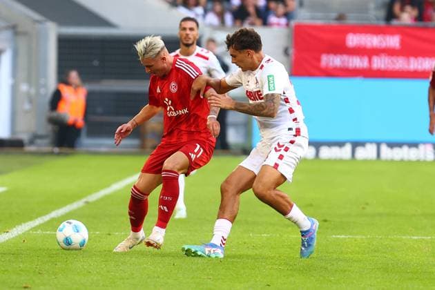 Felix Klaus 11 (Fortuna Duesseldorf) im Zweikampf, Aktion, mit Luca Waldschmift 9 (1. FC Koeln) Fortuna Duesseldorf vs. 1. FC Koeln, Fussball, 2. Bundesliga, 6. Spieltag, Saison 2024 2025, 21.09.2024 DFL REGULATIONS PROHIBIT ANY USE OF PHOTOGRAPHS AS IMAGE SEQUENCES AND OR QUASI-VIDEO. Foto: kolbert-press Ant Palmer Merkur Spiel Arena NRW Deutschland