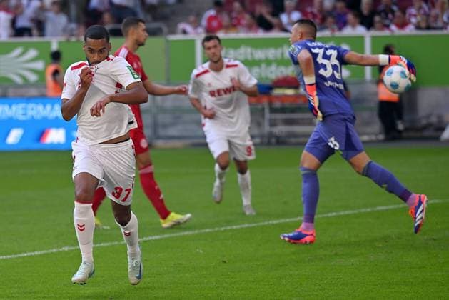 Duesseldorf, Merkusr-Spielarena, 21.09.24, GER, Herren, 2.Bundesliga, Saison 2024-2025, Fortuna Duesseldorf - 1.FC Koeln Bild: Linton MAINA (Koeln) jubelt nach seinem Tor zum 1.2 Only for editorial use! DFL regulations prohibit any use of photographs as image sequences and or quasi-video. NRW Deutschland