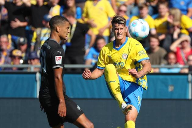Braunschweig vs. Fürth, 2. BL Braunschweig, 21.09.2024, FUßBALL - Eintracht Braunschweig vs. SpVgg Greuther Fürth, 2. BL, Saison 2024 25. Levente Szabo (Eintracht Braunschweig) Braunschweig