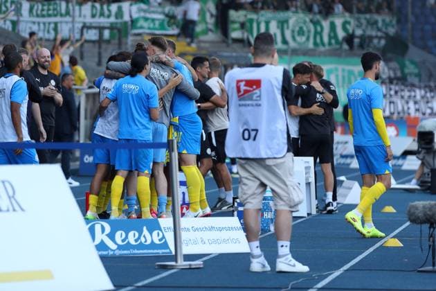 Braunschweig vs. Fürth, 2. BL Braunschweig, 21.09.2024, FUßBALL - Eintracht Braunschweig vs. SpVgg Greuther Fürth, 2. BL, Saison 2024 25. Schlussjubel Braunschweig