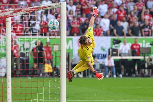 2. Fussball Bundesliga: Fortuna Düsseldorf 1895 - 1. FC Köln; 21.09.2024 Das Tor zum Ausgleich 2:2. Der Köölner Kepper hat keine Chance zu halten; 2. Fussball Bundesliga: Fortuna Düsseldorf 1895 - 1. FC Köln am 21.09.2024, Düsseldorf.