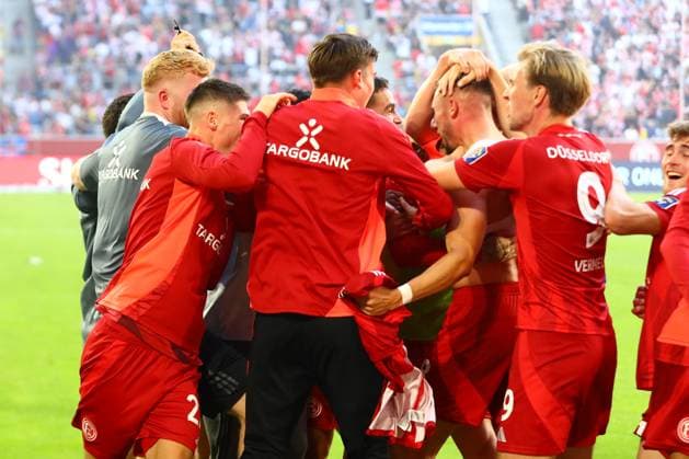Tor zum 2:2 von Jona Niemiec 18 (Fortuna Duesseldorf) Fortuna Duesseldorf vs. 1. FC Koeln, Fussball, 2. Bundesliga, 6. Spieltag, Saison 2024 2025, 21.09.2024 DFL REGULATIONS PROHIBIT ANY USE OF PHOTOGRAPHS AS IMAGE SEQUENCES AND OR QUASI-VIDEO. Foto: kolbert-press Ant Palmer Merkur Spiel Arena NRW Deutschland