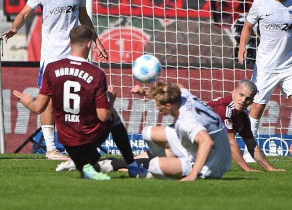 21.09.2024, xhbx, Fussball 2.Bundesliga, 1. FC Nuernberg - Hertha BSC Berlin emspor, v.l. Florian Flick (1.FC Nuernberg), Luca Schuler (Hertha BSC Berlin) (DFL DFB REGULATIONS PROHIBIT ANY USE OF PHOTOGRAPHS as IMAGE SEQUENCES and or QUASI-VIDEO) Nuernberg