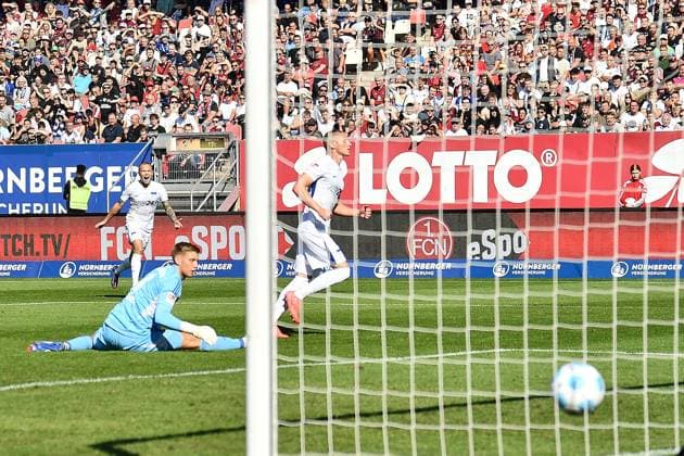 21.09.2024, xhbx, Fussball 2.Bundesliga, 1. FC Nuernberg - Hertha BSC Berlin emspor, v.l. Goal scored, Tor zum 0:2 Jan Reichert (1.FC Nuernberg), Palko Dardai (Hertha BSC Berlin)9 (DFL DFB REGULATIONS PROHIBIT ANY USE OF PHOTOGRAPHS as IMAGE SEQUENCES and or QUASI-VIDEO) Nuernberg