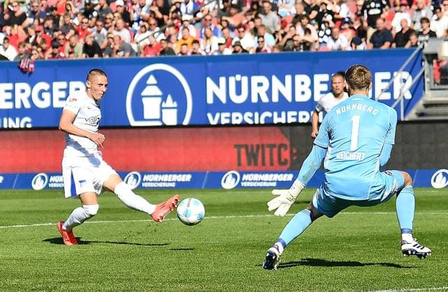 21.09.2024, xhbx, Fussball 2.Bundesliga, 1. FC Nuernberg - Hertha BSC Berlin emspor, v.l. Goal scored, Tor zum 0:2 Palko Dardai (Hertha BSC Berlin), Jan Reichert (1.FC Nuernberg) (DFL DFB REGULATIONS PROHIBIT ANY USE OF PHOTOGRAPHS as IMAGE SEQUENCES and or QUASI-VIDEO) Nuernberg