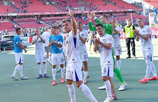 21.09.2024, xhbx, Fussball 2.Bundesliga, 1. FC Nuernberg - Hertha BSC Berlin emspor, v.l. Spieler, Mannschaft, Team von Hertha BSC Berlin jubeln jubelt nach Spielende. (DFL DFB REGULATIONS PROHIBIT ANY USE OF PHOTOGRAPHS as IMAGE SEQUENCES and or QUASI-VIDEO) Nuernberg
