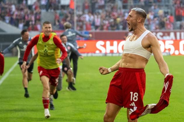 21.09.2024, Fussball: 2. Bundesliga, Saison 2024 2025, 06. Spieltag, Fortuna Duesseldorf vs. 1. FC Koeln in der Merkur-Spiel Arena Rhein in Duesseldorf. Jona Niemiec (Fortuna Duesseldorf, 18) bejubelt sein Tor zum 2:2 Ausgliech. Wichtiger Hinweis: Gemaess den Vorgaben der DFL Deutsche Fussball Liga bzw. des DFB Deutscher Fussball-Bund ist es untersagt, in dem Stadion und oder vom Spiel angefertigte Fotoaufnahmen in Form von Sequenzbildern und oder videoaehnlichen Fotostrecken zu verwerten bzw. verwerten zu lassen. Foto: Kirchner-Media TH