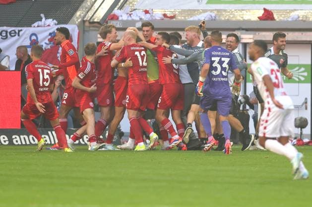 21.09.2024, 2. Fußball Bundesliga, Fortuna Düsseldorf - 1. FC Köln, Merkur Spiel-Arena, Saison 2024 2025: Torjubel nach dem 2:2 durch Jona Niemiec (Fortuna Düsseldorf 18) DFB regulations prohibit any use of photographs as image sequences and or quasi-video. Nordrhein-Westfalen Deutschland