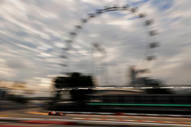 September 21, 2024, Singapore, Singapore: Lando Norris of Great Britain drives the (4) McLaren MCL37 during the final practice ahead of the F1 Grand Prix of Singapore at Marina Bay Street Circuit. Singapore Singapore - ZUMAs197 20240921_aaa_s197_016 Copyright: xGeorgexHitchensx