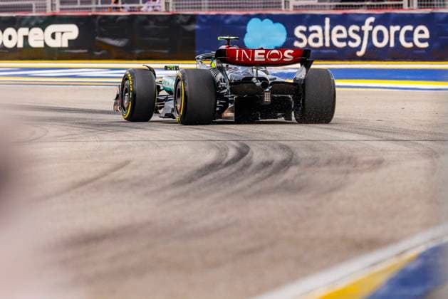 September 21, 2024, Singapore, Singapore: Lewis Hamilton of Great Britain drives the (44) Mercedes AMG Petronas F1 Team W13 during the final practice ahead of the F1 Grand Prix of Singapore at Marina Bay Street Circuit. Singapore Singapore - ZUMAs197 20240921_aaa_s197_021 Copyright: xGeorgexHitchensx