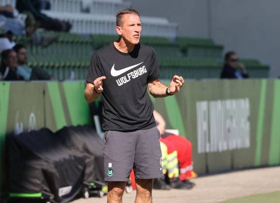U19: VfL Wolfsburg vs FC St. Pauli Wolfsburg, 21.09.2024, Fußball, A-Junioren, U19, DFB-Nachwuchsliga, Vorrunde, VfL Wolfsburg vs FC St. Pauli, AOK-Stadion, Bild zeigt: VfL-Trainer Daniel Bauer Wolfsburg