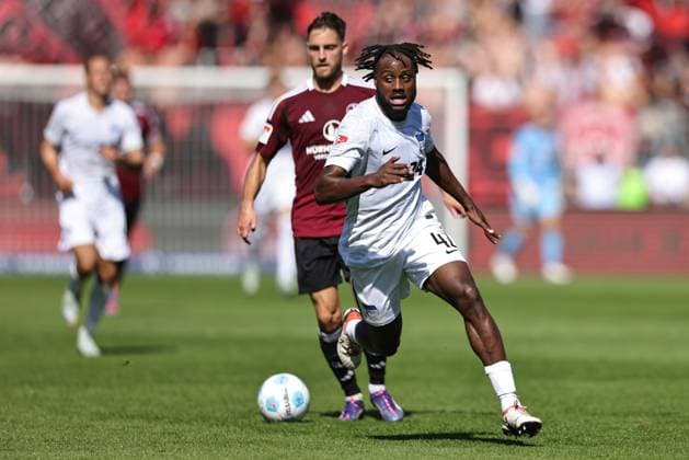Deyovaisio Evan Zeefuik, Hertha, im Hinrundenspiel der Saison 2024 2025 zwischen dem 1. FC Nürnberg und der Hertha BSC in Nürnberg; 21 09 2024 -