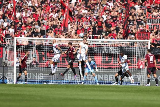 Szene vor dem Nürnberger Tor im Hinrundenspiel der Saison 2024 2025 zwischen dem 1. FC Nürnberg und der Hertha BSC in Nürnberg; 21 09 2024 -