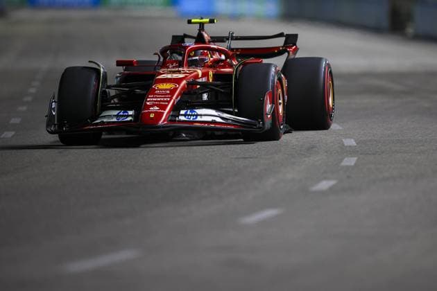 55 SAINZ Carlos (spa), Scuderia Ferrari SF-24, action during the Formula 1 Singapore Grand Prix 2024, 18th round of the 2024 Formula One World Championship, WM, Weltmeisterschaft from September 20 to 22, 2024 on the Marina Bay Circuit, in Singapore, Singapore - F1 - SINGAPORE GRAND PRIX 2024 DPPI Panoramic  240921_R18_SINGAPORE_DP_XB3_0739