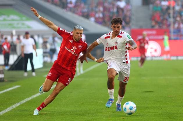 Jona Niemiec 18 (Fortuna Duesseldorf) im Zweikampf, Aktion, mit Julian Pauli 24 (1. FC Koeln) Fortuna Duesseldorf vs. 1. FC Koeln, Fussball, 2. Bundesliga, 6. Spieltag, Saison 2024 2025, 21.09.2024 DFL REGULATIONS PROHIBIT ANY USE OF PHOTOGRAPHS AS IMAGE SEQUENCES AND OR QUASI-VIDEO. Foto: kolbert-press Ant Palmer Merkur Spiel Arena NRW Deutschland