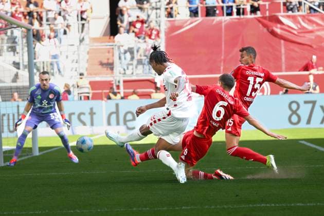 GER, 2. FBL. Fortuna Duesseldorf vs. 1. FC Koeln 21.09.2024, Merkur Spiel-Arena, Duesseldorf, GER, 2. FBL. Fortuna Duesseldorf vs. 1. FC Koeln, im Bild: Torchance fuer Damion Downs (FC Koeln 42), gegen Giovanni Haag (Fortuna Duesseldorf 6), und Florian Kastenmeier (Fortuna Duesseldorf 33),