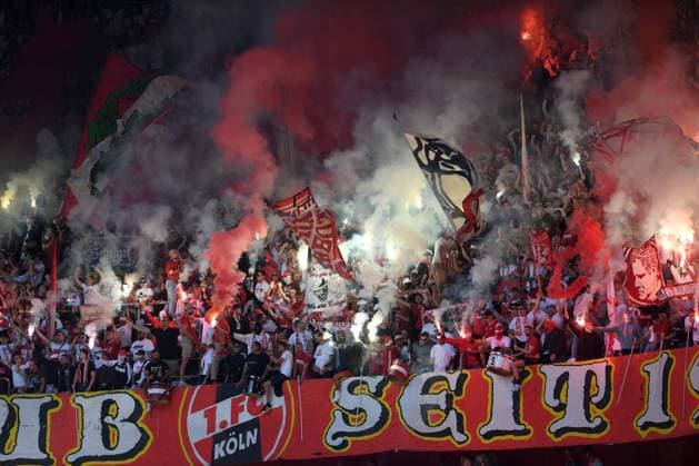 Fans Koeln Fans mit Pyrotechnik waehrend des Spiels der 2. Bundesliga zwischen Fortuna Düsseldorf und 1. FC Köln in der Merkur Spiel-Arena am 21. September 2024 in Düsseldorf, Deutschland. (Foto von Ralf Treese DeFodi Images) +++ Fans Koeln supporters use pyrotechnics during the 2. Bundesliga match between Fortuna Düsseldorf and 1. FC Köln at Merkur Spiel-Arena on September 21, 2024 in Düsseldorf, Germany. (Photo by Ralf Treese DeFodi Images) DFB DFL REGULATIONS PROHIBIT ANY USE OF PHOTOGRAPHS AS IMAGE SEQUENCES AND OR QUASI-VIDEO. Defodi-521_DUSKOE20240921_044