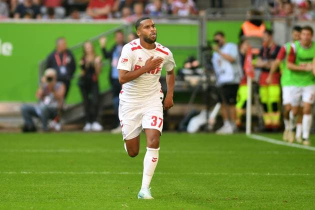 Linton Maina (1. FC Koeln) Torjubel, jubelt nach seinem Treffer zum 1:2 waehrend des Spiels der 2. Bundesliga zwischen Fortuna Düsseldorf und 1. FC Köln in der Merkur Spiel-Arena am 21. September 2024 in Düsseldorf, Deutschland. (Foto von Ralf Treese DeFodi Images) +++ Linton Maina (1. FC Koeln) celebrates after scoring his team™s second goal during the 2. Bundesliga match between Fortuna Düsseldorf and 1. FC Köln at Merkur Spiel-Arena on September 21, 2024 in Düsseldorf, Germany. (Photo by Ralf Treese DeFodi Images) DFB DFL REGULATIONS PROHIBIT ANY USE OF PHOTOGRAPHS AS IMAGE SEQUENCES AND OR QUASI-VIDEO. Defodi-521_DUSKOE20240921_063