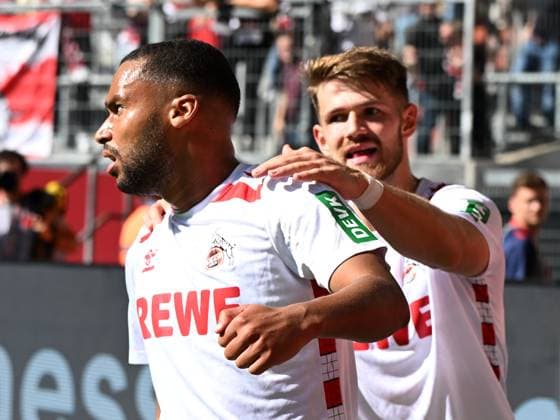 Linton Maina (1. FC Koeln) und Jan Thielmann (1. FC Koeln) Torjubel, jubelt mit seiner Mannschaft nach dem Treffer zum 1:2 waehrend des Spiels der 2. Bundesliga zwischen Fortuna Düsseldorf und 1. FC Köln in der Merkur Spiel-Arena am 21. September 2024 in Düsseldorf, Deutschland. (Foto von Ralf Treese DeFodi Images) +++ Linton Maina (1. FC Koeln) und Jan Thielmann (1. FC Koeln) celebrates after scoring his team™s second goal with teammates during the 2. Bundesliga match between Fortuna Düsseldorf and 1. FC Köln at Merkur Spiel-Arena on September 21, 2024 in Düsseldorf, Germany. (Photo by Ralf Treese DeFodi Images) DFB DFL REGULATIONS PROHIBIT ANY USE OF PHOTOGRAPHS AS IMAGE SEQUENCES AND OR QUASI-VIDEO. Defodi-521_DUSKOE20240921_078