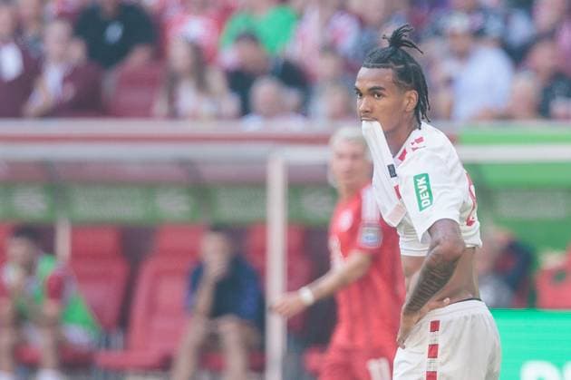 2. Fussball Bundesliga; Fortuna Düsseldorf 1895 - 1. FC Köln; 21.09.2024 Damion Downs (1. FC Köln, 42) beisst frustriert in sein Trikot nach verpasster Chance 2. Fussball Bundesliga, Fortuna Düsseldorf 1895 - 1. FC Köln, Düsseldorf, Merkur Spiel-Arena DFL REGULATIONS PROHIBIT ANY USE OF PHOTOGRAPHS AS IMAGE SEQUENCES AND OR QUASI-VIDEO.