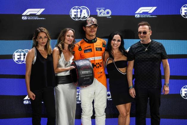 NORRIS Lando (gbr), McLaren F1 Team MCL38, portrait during the Formula 1 Singapore Grand Prix 2024, 18th round of the 2024 Formula One World Championship, WM, Weltmeisterschaft from September 20 to 22, 2024 on the Marina Bay Circuit, in Singapore, Singapore - F1 - SINGAPORE GRAND PRIX 2024 DPPI Panoramic  240921_R18_SINGAPORE_DP_XB5_0170