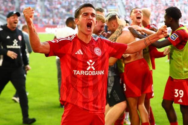 Giovanni Haag 6 (Fortuna Duesseldorf) feiert das Tor von Jona Niemiec 18 (Fortuna Duesseldorf) zum 2:2 Fortuna Duesseldorf vs. 1. FC Koeln, Fussball, 2. Bundesliga, 6. Spieltag, Saison 2024 2025, 21.09.2024 DFL REGULATIONS PROHIBIT ANY USE OF PHOTOGRAPHS AS IMAGE SEQUENCES AND OR QUASI-VIDEO. Foto: kolbert-press Ant Palmer Merkur Spiel Arena NRW Deutschland