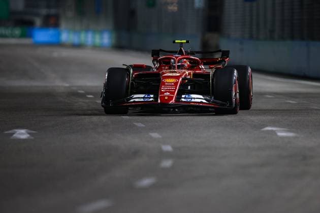 55 SAINZ Carlos (spa), Scuderia Ferrari SF-24, action during the Formula 1 Singapore Grand Prix 2024, 18th round of the 2024 Formula One World Championship, WM, Weltmeisterschaft from September 20 to 22, 2024 on the Marina Bay Circuit, in Singapore, Singapore - F1 - SINGAPORE GRAND PRIX 2024 DPPI Panoramic  240921_R18_SINGAPORE_DP_XB3_0732