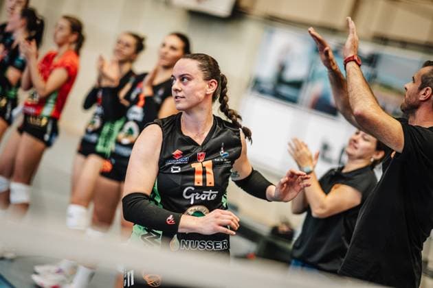 Volleyball Frauen Saison 2024 2025 2. Bundesliga Frauen Pro powered by SnowTrex ETV Hamburg vs. NavaRo Straubing 21.09.2024 Franziska Koob ( 11, NavaRo Straubing) wird MVP des Spiels Hamburg Sporthalle Hoheluft Hamburg Deutschland