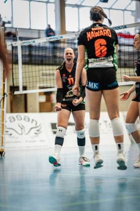 Volleyball Frauen Saison 2024 2025 2. Bundesliga Frauen Pro powered by SnowTrex ETV Hamburg vs. NavaRo Straubing 21.09.2024 Franziska Koob ( 11, NavaRo Straubing) jubelt Hamburg Sporthalle Hoheluft Hamburg Deutschland