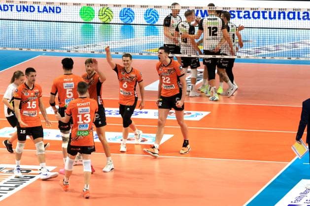 DEU, DVV, 1.VBL, BR Volleys vs. Helios Grizzlys Giesen, 21.09.2024, Max-Schmeling-Halle, Berlin, DEU, DVV, 1.VBL, BR Volleys vs. Helios Grizzlys Giesen, im Bild BR Volleys-Spielerkreis Foto: Juergen Engler nordphoto GmbH