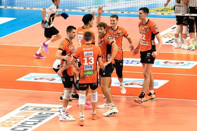 DEU, DVV, 1.VBL, BR Volleys vs. Helios Grizzlys Giesen, 21.09.2024, Max-Schmeling-Halle, Berlin, DEU, DVV, 1.VBL, BR Volleys vs. Helios Grizzlys Giesen, im Bild BR Volleys-Spielerkreis Foto: Juergen Engler nordphoto GmbH