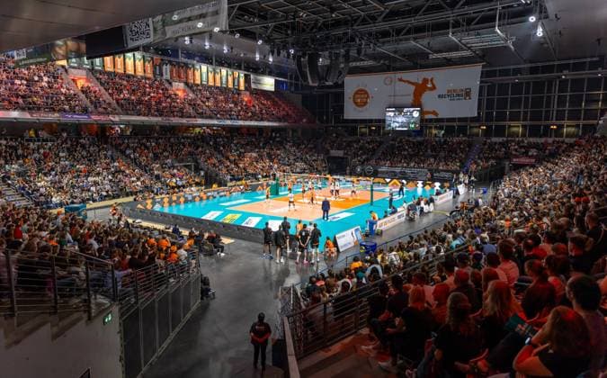 21.09.2024, Berlin, Volleyball: 1.Bundesliga, Maenner, 1. Spieltag, BR Volleys - Helios Grizzlys Giesen, Max-Schmeling-Halle. Blick in die Halle. BR Volleys - Helios Grizzlys Giesen