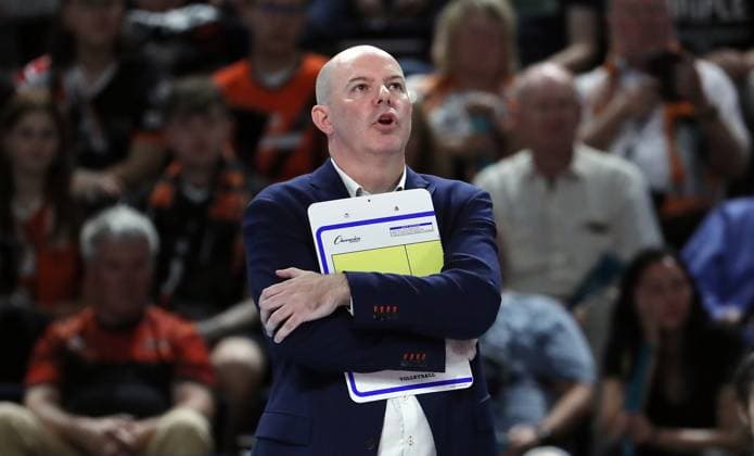 Trainer Joel Banks Aktion Oberkörper Volleyball Bundesliga Herren Saison 2024 2025 21.09.2024 BR Volleys Berlin BRV vs Helios Grizzlys Giesen