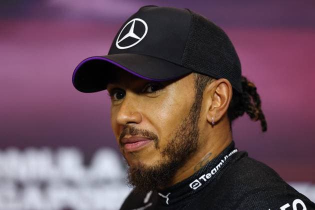 F1 Grand Prix Of Singapore - Qualifying Lewis Hamilton of the United Kingdom and Mercedes-AMG Petronas F1 Team speaks to the media in a press conference, PK, Pressekonferenz following qualifying ahead of the F1 Grand Prix of Singapore at Marina Bay Street Circuit in Singapore, Singapore, on September 21, 2024. Singapore Singapore  Copyright: xMorganxHancockx originalFilename:hancock-f1grandp240922_npucg.jpg