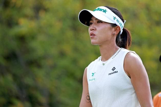 CINCINNATI, OH - SEPTEMBER 21: LPGA, Golf Damen golfer Lydia Ko walks the 8th hole during the third round of the Kroger Queen City Championship presented by P&G on September 21, 2024, at TPC River™s Bend in Cincinnati, Ohio. (Photo by Brian Spurlock Icon Sportswire) GOLF: SEP 21 LPGA Kroger Queen City Championship pres by P&G EDITORIAL USE ONLY Icon24092123