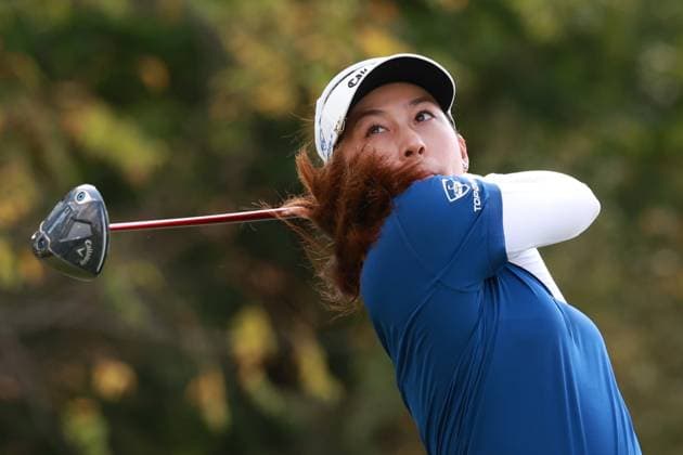CINCINNATI, OH - SEPTEMBER 21: LPGA, Golf Damen golfer Jeeno Thitikul plays her tee shot on the 8th hole during the third round of the Kroger Queen City Championship presented by P&G on September 21, 2024, at TPC River™s Bend in Cincinnati, Ohio. (Photo by Brian Spurlock Icon Sportswire) GOLF: SEP 21 LPGA Kroger Queen City Championship pres by P&G EDITORIAL USE ONLY Icon24092125