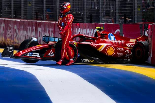 September 21, 2024, Singapore, Singapore: CARLOS SANIZ (SPA) of Scuderia Ferrari 55 crashed out into the barriers during Q3 during Qualifying day for the 2024 Formula 1 Singapore Grand Prix. Singapore Singapore - ZUMAb177 20240921_aap_b177_002 Copyright: xTaidghxBarronx