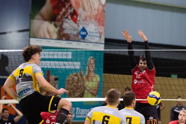 v.li. Adrian Nachtwey (TSV Grafing, 09), Yannick Menke (TV Rottenburg, 12) GER, TV Rottenburg vs TSV Grafing, Volleyball, Herren, 2. Bundesliga, Saison 24 25, 21.09.2024, GER, TV Rottenburg vs TSV Grafing, Volleyball, Herren, 2. Bundesliga, Saison 24 25, 21.09.2024 Rottenburg Copyright: xEibner-Pressefoto WolfgangxFrankx EP_WFK