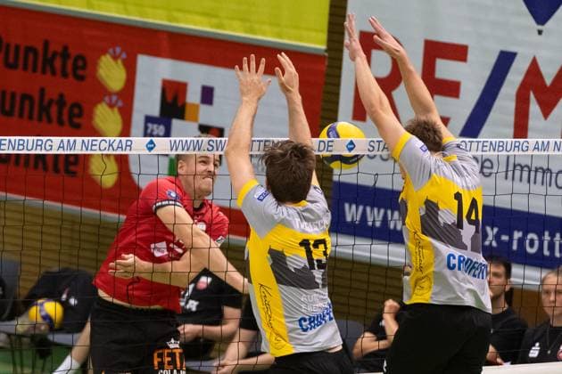 v.li. Timon Schippmann (TV Rottenburg, 14), Niklas Trogisch (TSV Grafing, 13), Moritz Schnoedt (TSV Grafing, 14) GER, TV Rottenburg vs TSV Grafing, Volleyball, Herren, 2. Bundesliga, Saison 24 25, 21.09.2024, GER, TV Rottenburg vs TSV Grafing, Volleyball, Herren, 2. Bundesliga, Saison 24 25, 21.09.2024 Rottenburg Copyright: xEibner-Pressefoto WolfgangxFrankx EP_WFK