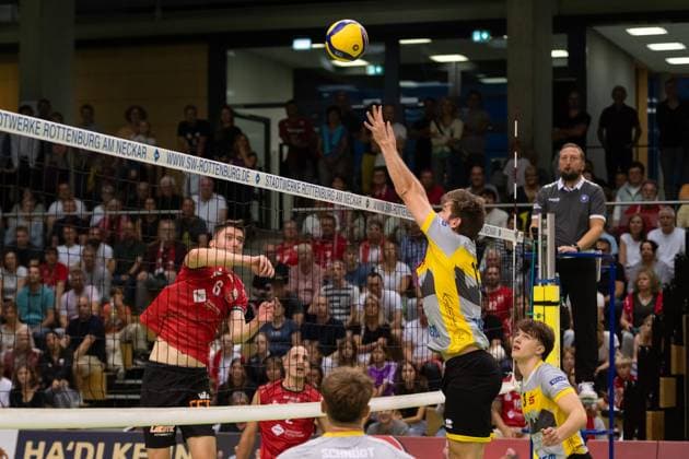 v.li. Maik Traumann (TV Rottenburg, 06), Niklas Trogisch (TSV Grafing, 13) GER, TV Rottenburg vs TSV Grafing, Volleyball, Herren, 2. Bundesliga, Saison 24 25, 21.09.2024, GER, TV Rottenburg vs TSV Grafing, Volleyball, Herren, 2. Bundesliga, Saison 24 25, 21.09.2024 Rottenburg Copyright: xEibner-Pressefoto WolfgangxFrankx EP_WFK