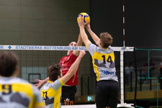 v.li. Moritz Rauber (TV Rottenburg, 02), Moritz Schnoedt (TSV Grafing, 14) GER, TV Rottenburg vs TSV Grafing, Volleyball, Herren, 2. Bundesliga, Saison 24 25, 21.09.2024, GER, TV Rottenburg vs TSV Grafing, Volleyball, Herren, 2. Bundesliga, Saison 24 25, 21.09.2024 Rottenburg Copyright: xEibner-Pressefoto WolfgangxFrankx EP_WFK
