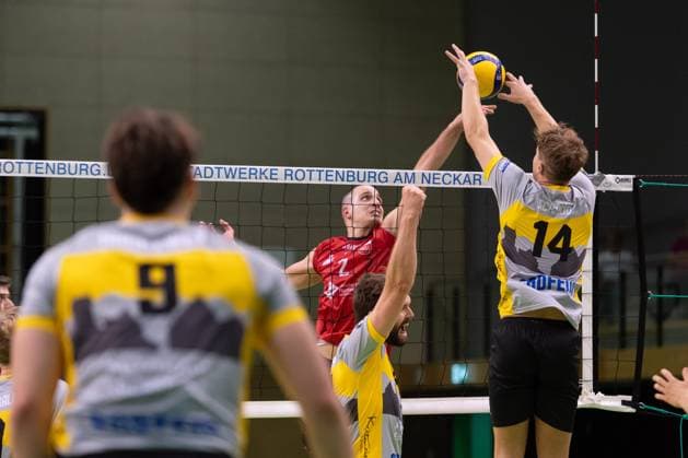 v.li. Moritz Rauber (TV Rottenburg, 02), Moritz Schnoedt (TSV Grafing, 14) GER, TV Rottenburg vs TSV Grafing, Volleyball, Herren, 2. Bundesliga, Saison 24 25, 21.09.2024, GER, TV Rottenburg vs TSV Grafing, Volleyball, Herren, 2. Bundesliga, Saison 24 25, 21.09.2024 Rottenburg Copyright: xEibner-Pressefoto WolfgangxFrankx EP_WFK