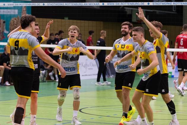 Janik Sambale (TSV Grafing, 07), Niklas Trogisch (TSV Grafing, 13), Jubel, GER, TV Rottenburg vs TSV Grafing, Volleyball, Herren, 2. Bundesliga, Saison 24 25, 21.09.2024, GER, TV Rottenburg vs TSV Grafing, Volleyball, Herren, 2. Bundesliga, Saison 24 25, 21.09.2024 Rottenburg Copyright: xEibner-Pressefoto WolfgangxFrankx EP_WFK