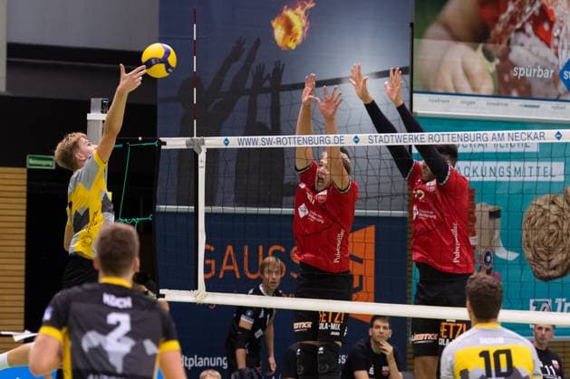 v.li. Janik Sambale (TSV Grafing, 07), Jannik Lehmann (TV Rottenburg, 10), Yannick Menke (TV Rottenburg, 12) GER, TV Rottenburg vs TSV Grafing, Volleyball, Herren, 2. Bundesliga, Saison 24 25, 21.09.2024, GER, TV Rottenburg vs TSV Grafing, Volleyball, Herren, 2. Bundesliga, Saison 24 25, 21.09.2024 Rottenburg Copyright: xEibner-Pressefoto WolfgangxFrankx EP_WFK