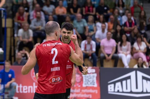 v.li. Moritz Rauber (TV Rottenburg, 02), Yannick Menke (TV Rottenburg, 12), jubel, Freude GER, TV Rottenburg vs TSV Grafing, Volleyball, Herren, 2. Bundesliga, Saison 24 25, 21.09.2024, GER, TV Rottenburg vs TSV Grafing, Volleyball, Herren, 2. Bundesliga, Saison 24 25, 21.09.2024 Rottenburg Copyright: xEibner-Pressefoto WolfgangxFrankx EP_WFK